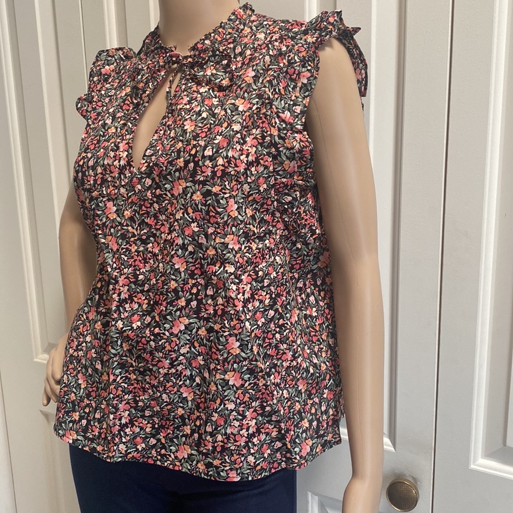 NWOT BB Dakota Steve Madden Women L Floral Blouse. Ruffles on sleeves and neck. - Picture 3 of 11
